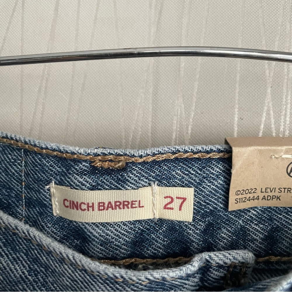 NWT Levi’s Cinch Barrel Jeans - Picture 8 of 16
